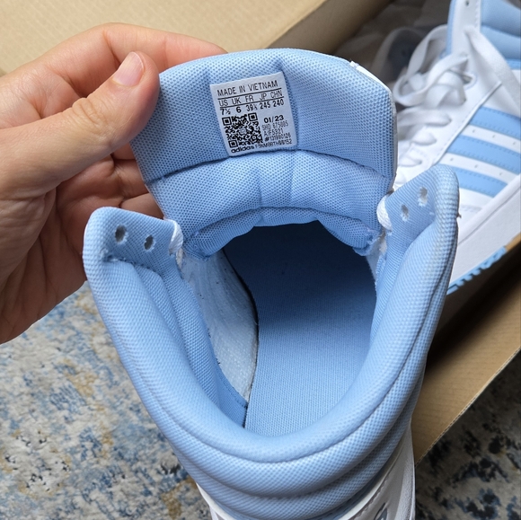 Brand new Adidas hoops women size 7.5 - Picture 4 of 6